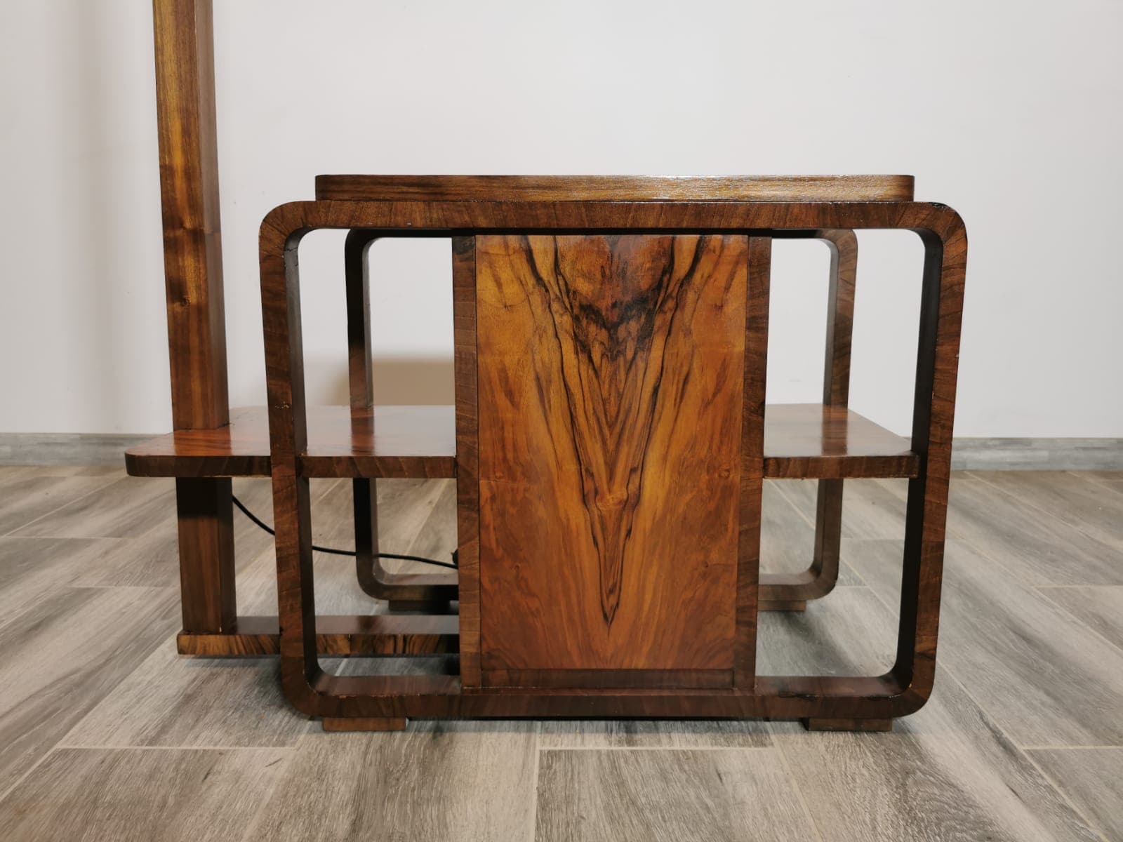 Lampa ze stolikiem, orzech, proj. J. Halabala, UP Závody, Czechosłowacja, lata 40. - 47983