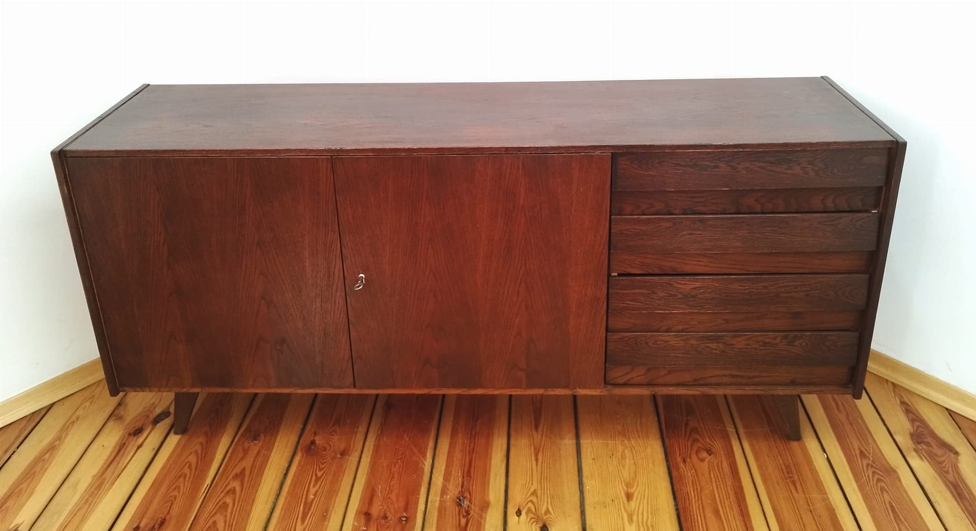 Komoda, orzech, proj. J. Jiroutek, Interier Praha, Czechosłowacja, lata 60. - 49222