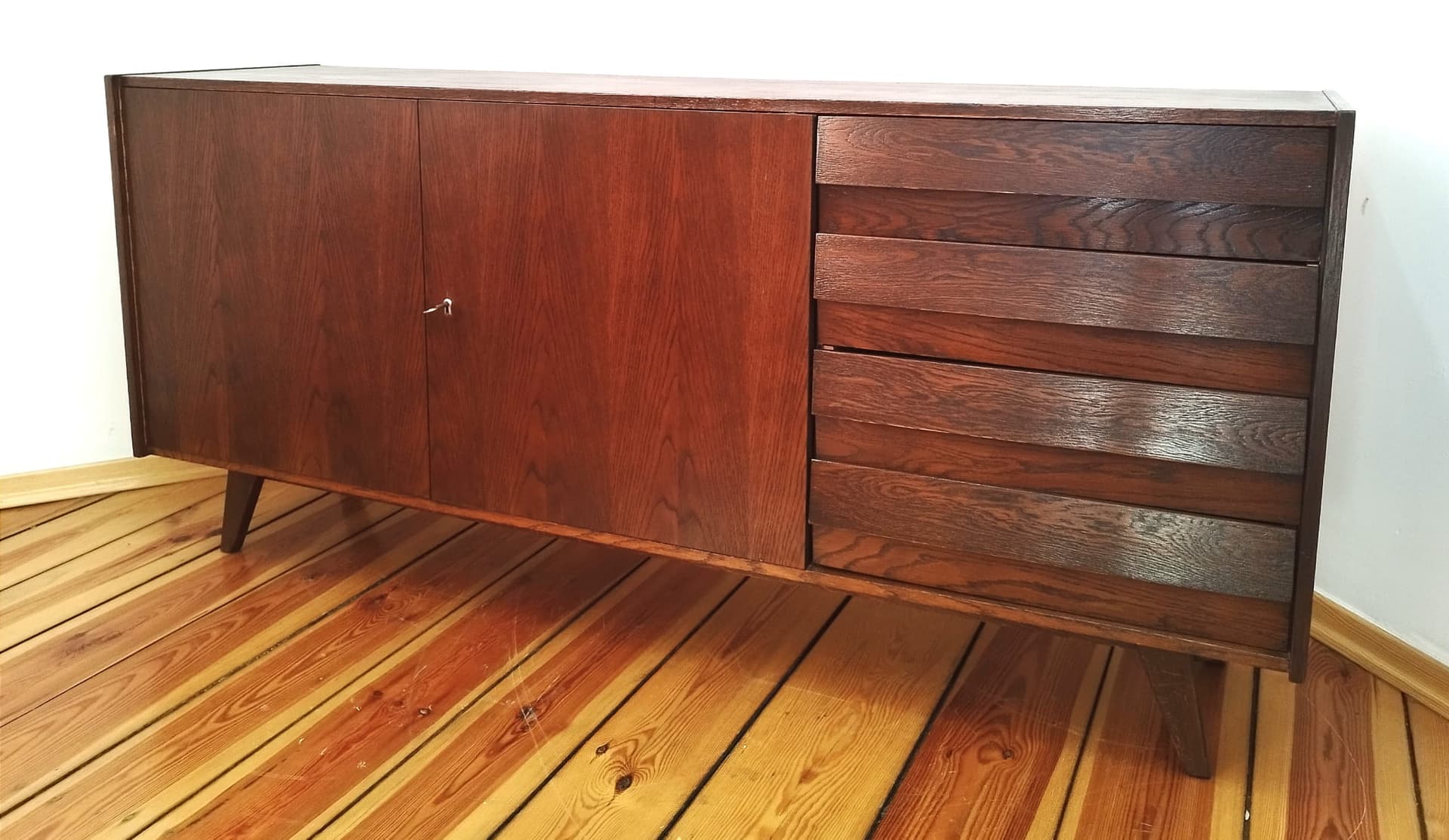 Komoda, orzech, proj. J. Jiroutek, Interier Praha, Czechosłowacja, lata 60. - 49221