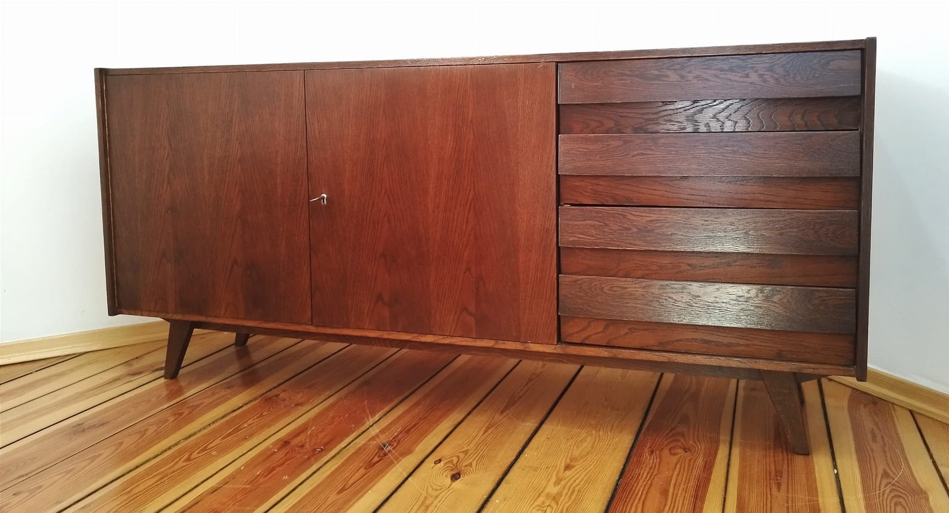 Komoda, orzech, proj. J. Jiroutek, Interier Praha, Czechosłowacja, lata 60. - 49220