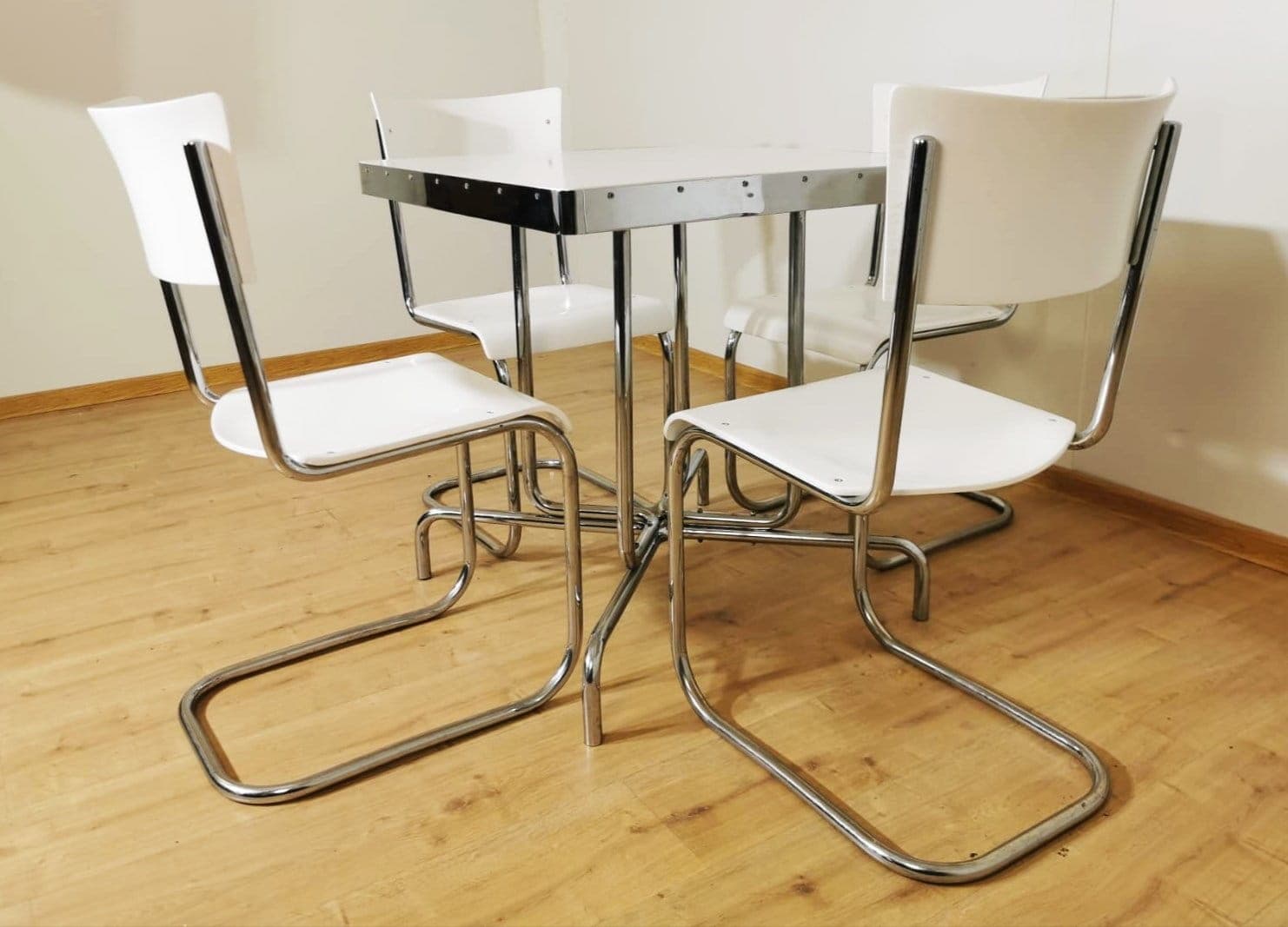 Zestaw jadalniany Bauhaus, stal chromowana biała, proj. M. Breuer, M. Stam, Czechosłowacja, lata 30. - 49089