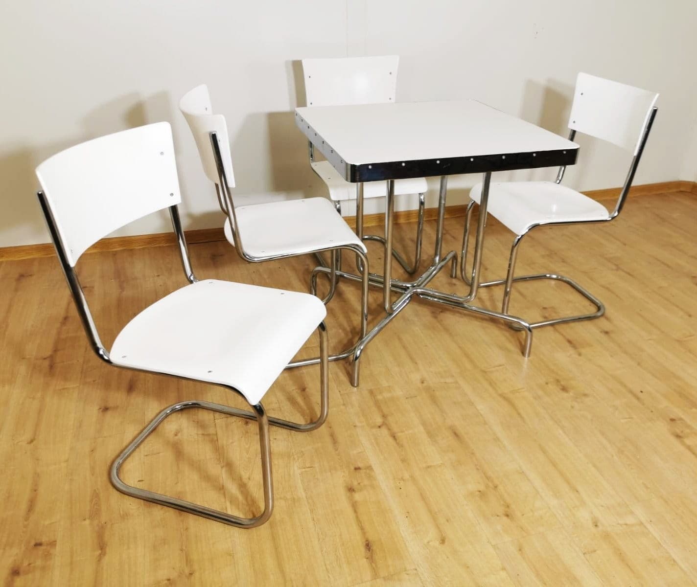 Zestaw jadalniany Bauhaus, stal chromowana biała, proj. M. Breuer, M. Stam, Czechosłowacja, lata 30. - 49088