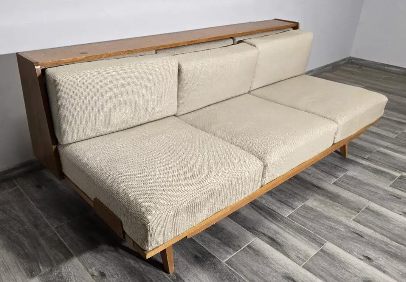 Sofa, beż, drewno, Tatra Nabytok, Czechosłowacja, lata 60. - 48935