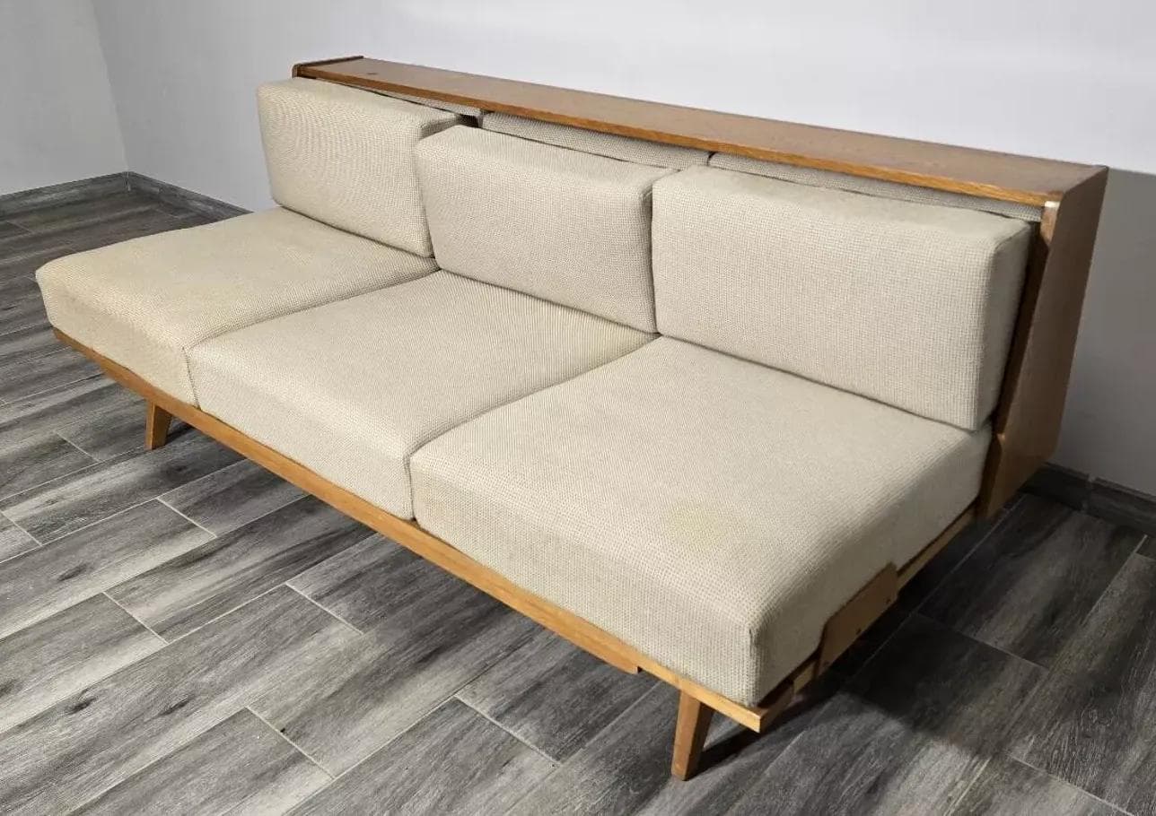 Sofa, beż, drewno, Tatra Nabytok, Czechosłowacja, lata 60. - 48936