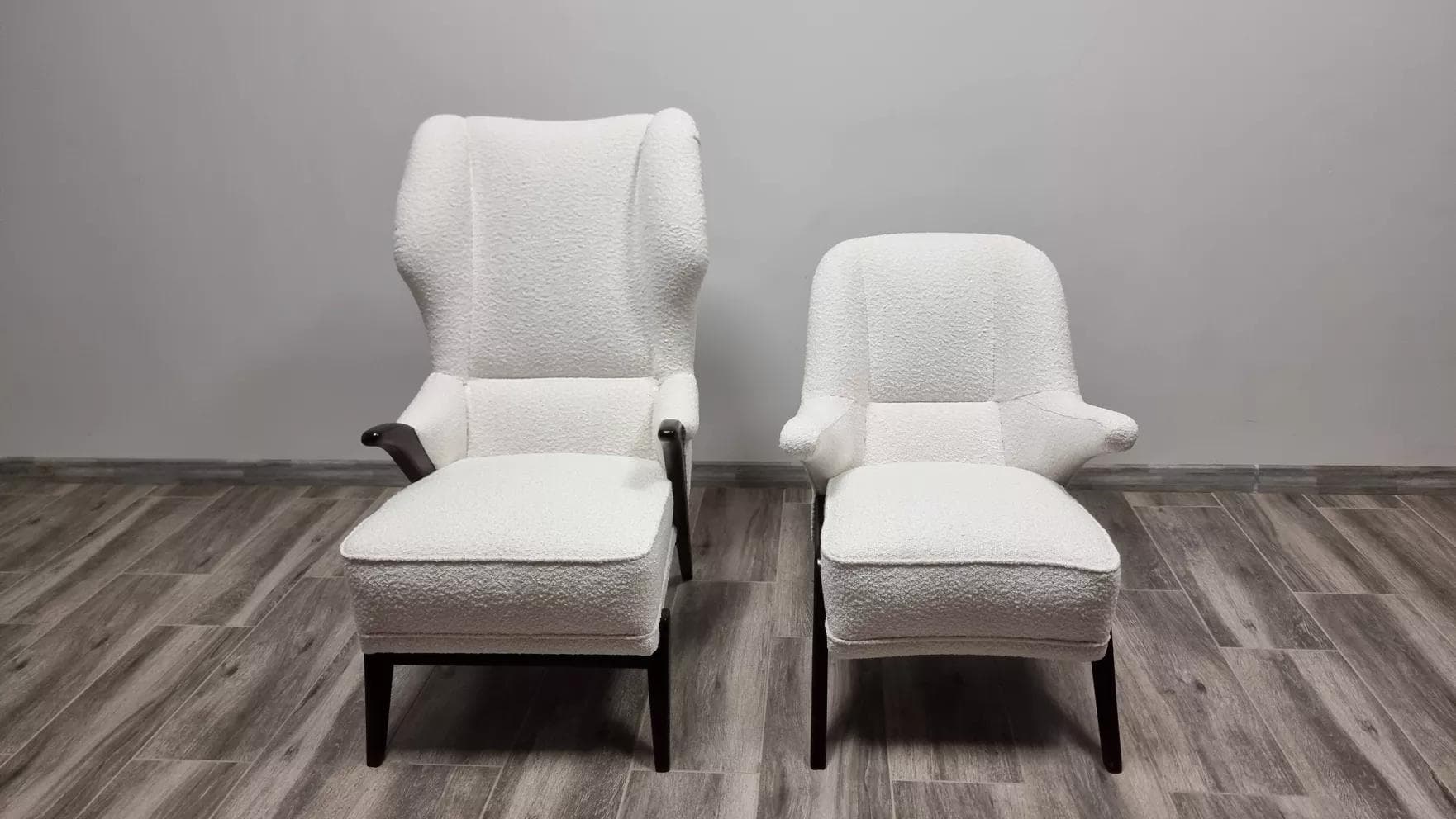 Pair of armchairs, ivory white bouclé, dark wood, Czechoslovakia, 1960s. - 48710