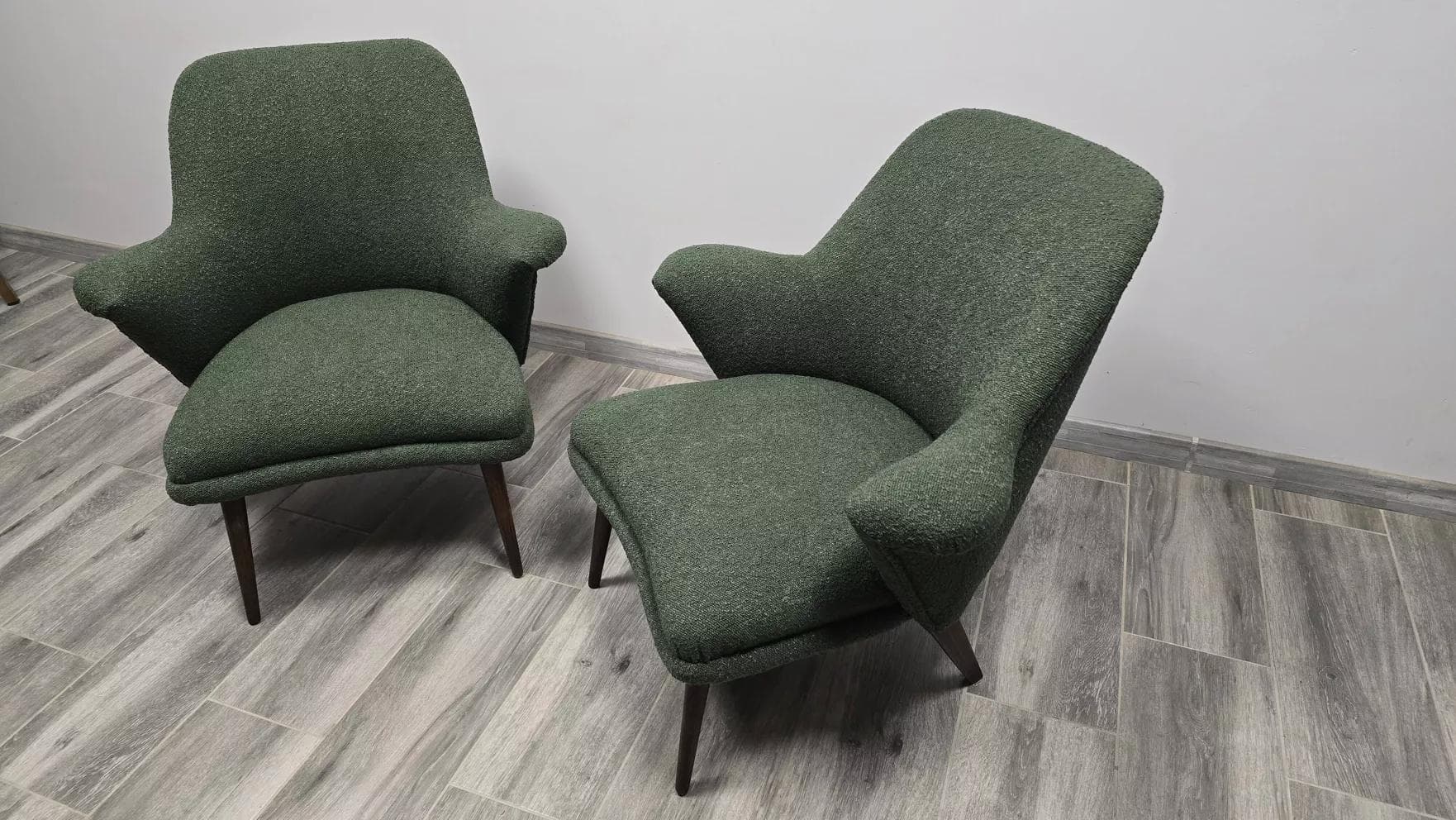 Pair of armchairs, olive, bouclé, dark wood, Poland, 1960s. - 48703