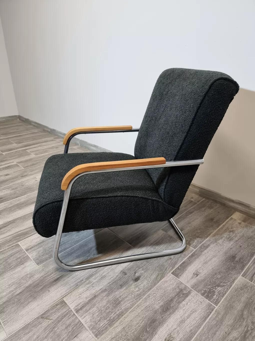 Armchair, graphite wool, oak, chrome steel, by R. Slezak, Thonet, Czechoslovakia, 1930s. - 48479