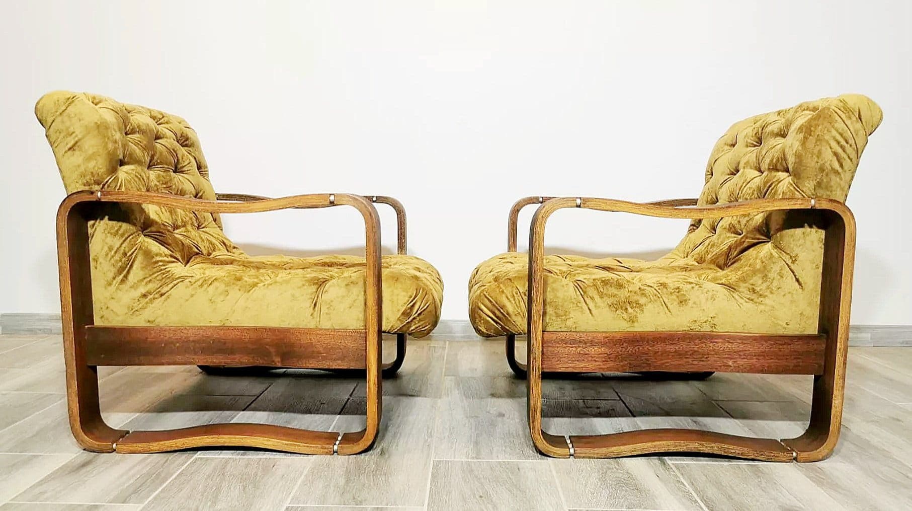 Para foteli Art déco, złoty, welur, orzech, proj. L. Volak, Czechy, lata 60. - 48476