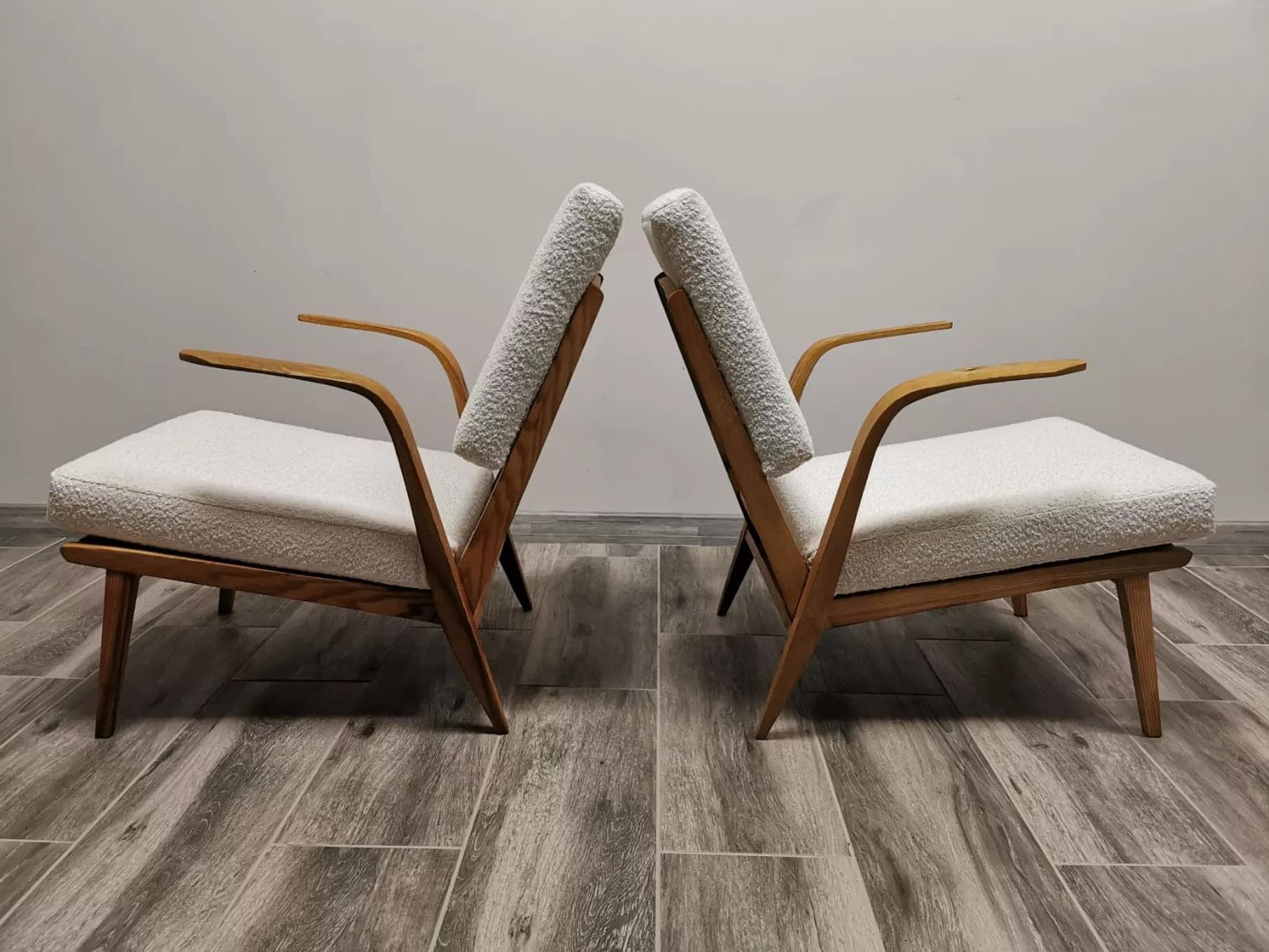 Pair of armchairs, ivory white bouclé, light beech, Czechoslovakia, 1950s. - 48467