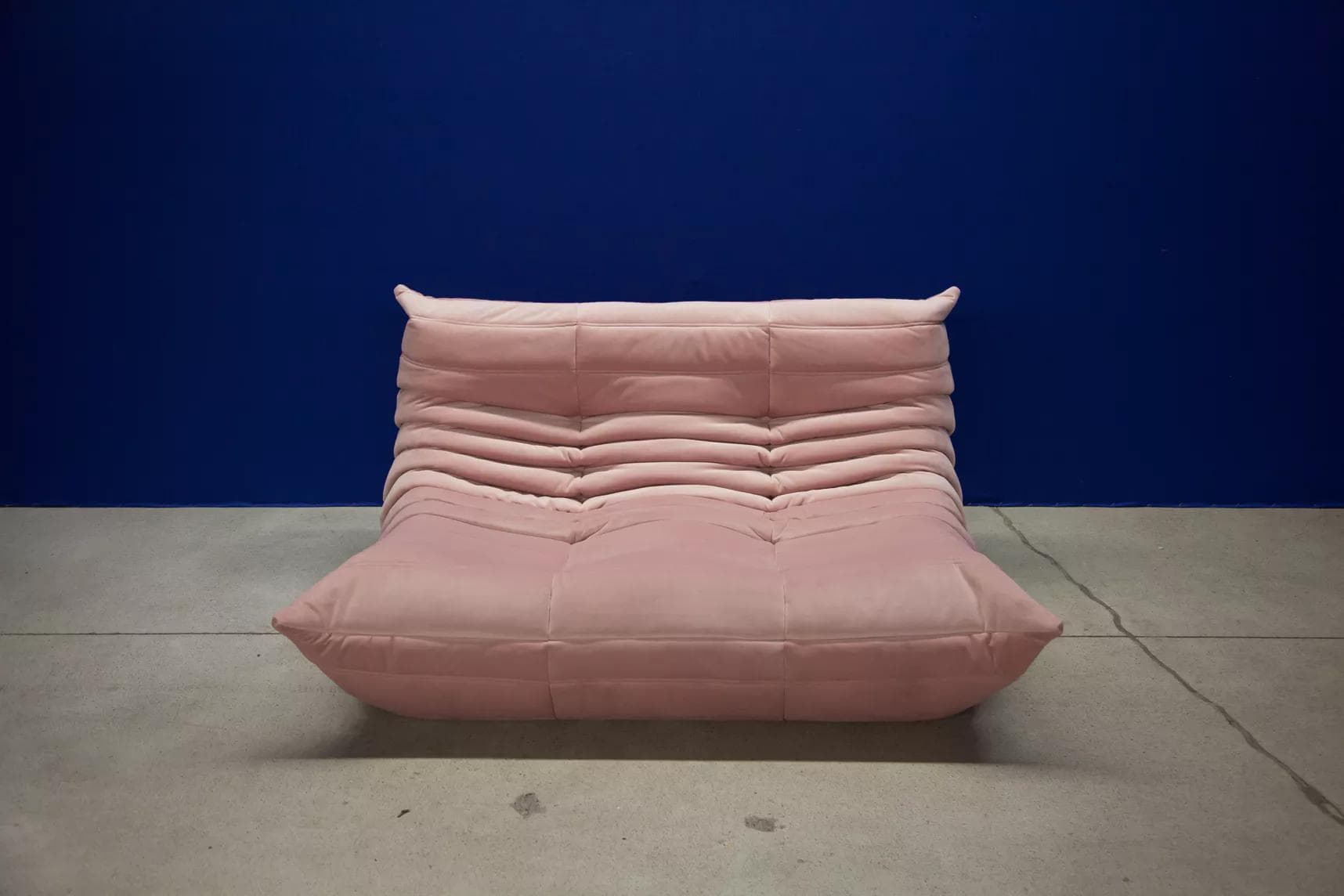 Sofa Togo dwuosobowa, velvet różowy jasny - 51150