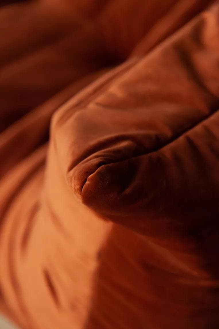 Sofa Togo dwuosobowa, velvet pomarańczowy bursztyn - 51139