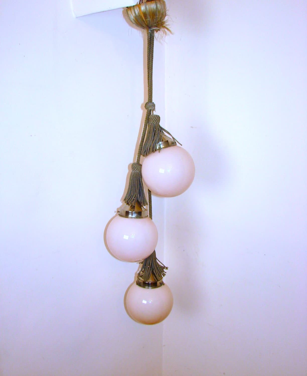 Chandelier Art Deco, pink, glass, 1920s. - 51659