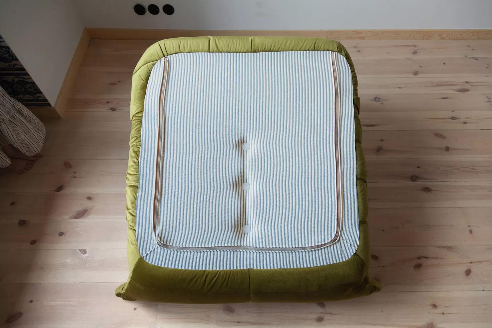 Fotel wypoczynkowy Togo, velvet zielony oliwka - 52193