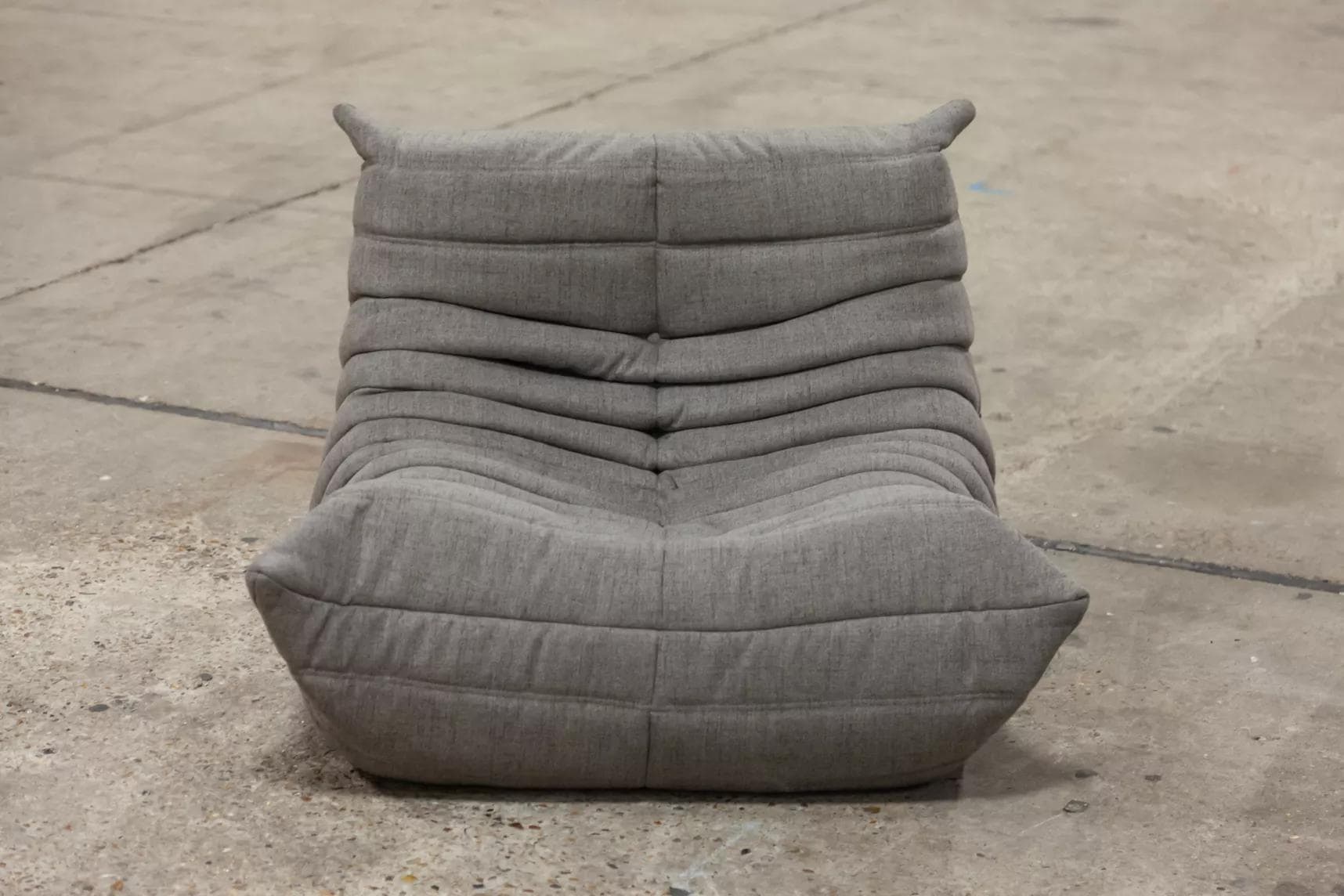Sofa Togo dwuosobowa, tekstylia ciepły szary - 52044