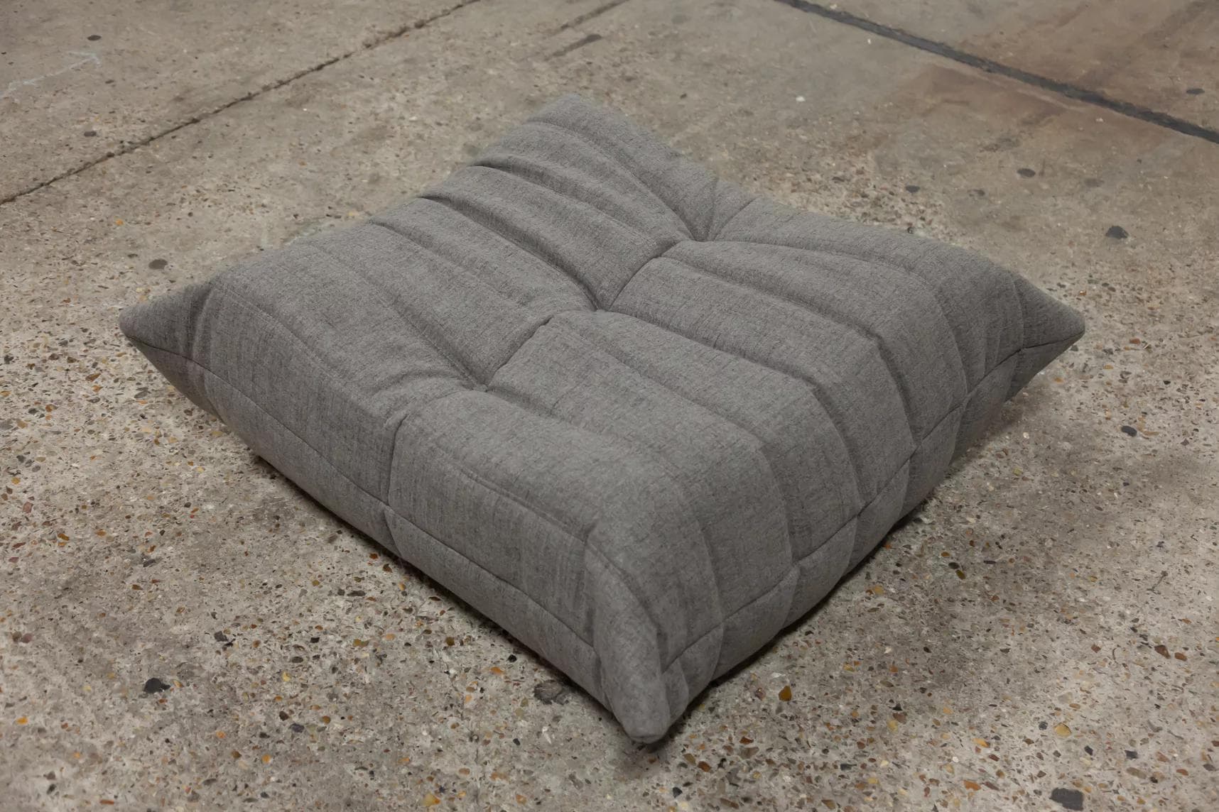 Sofa Togo dwuosobowa, tekstylia ciepły szary - 52041