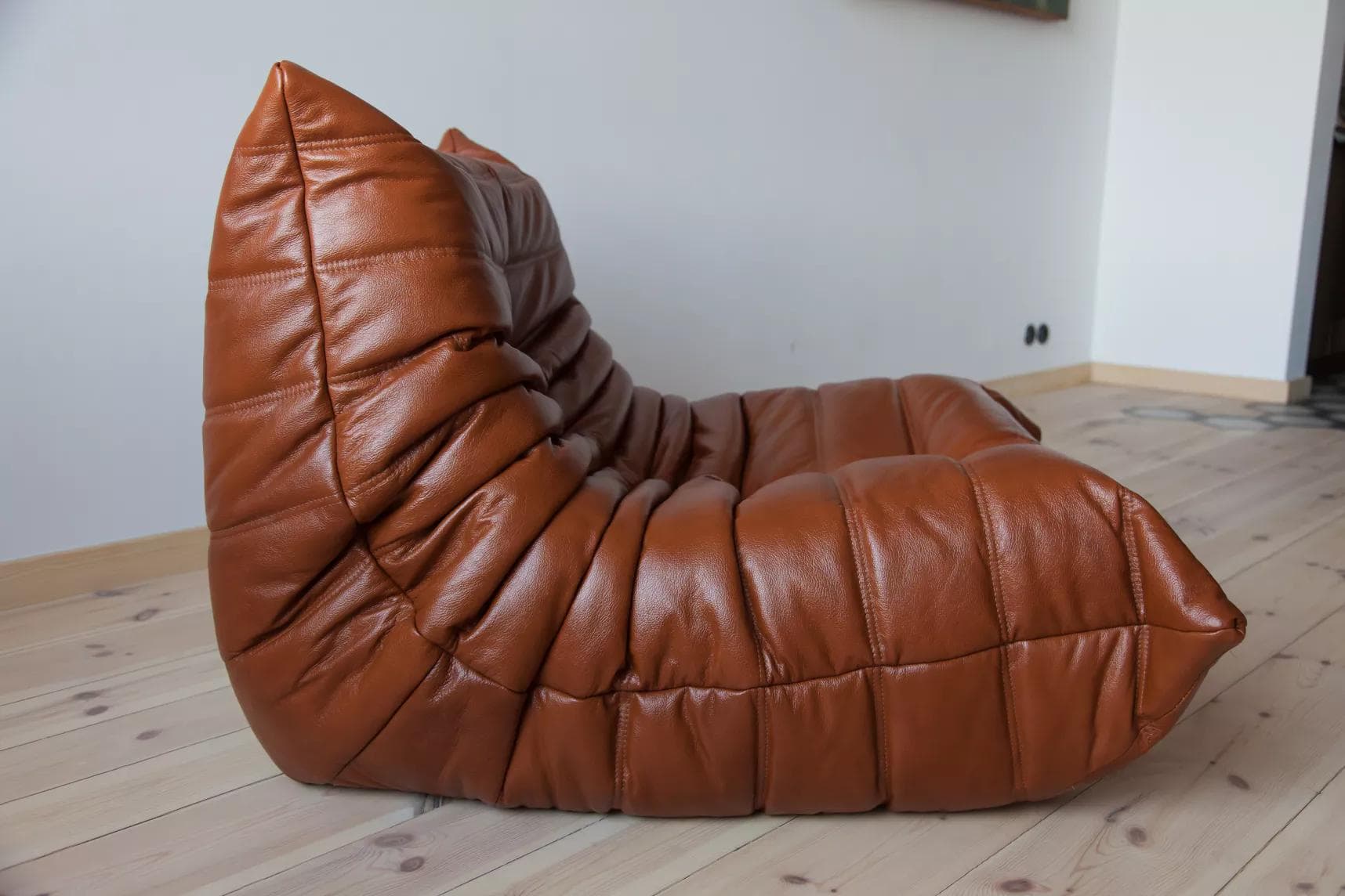 Fotel wypoczynkowy Togo z podnóżkiem, skóra brązowa whisky - 52020