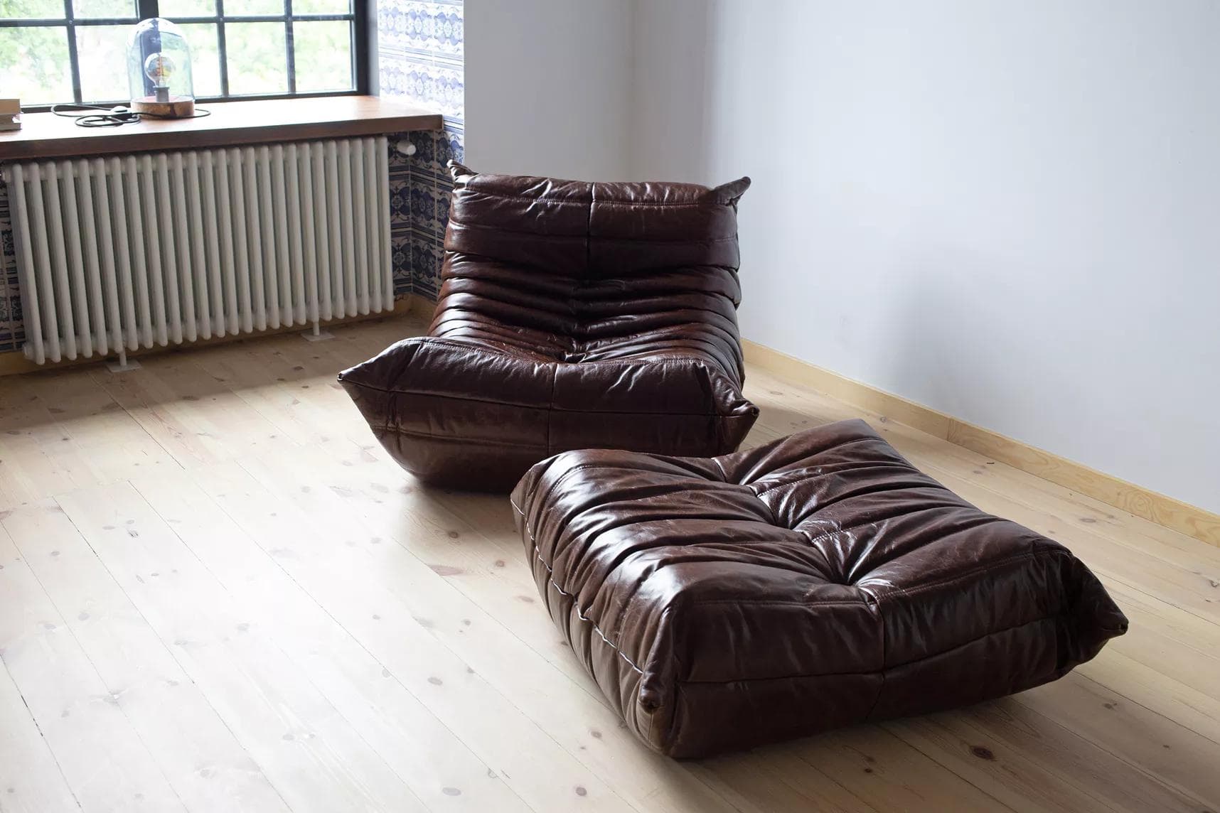 Fotel wypoczynkowy Togo z podnóżkiem, skóra brązowa dark shiny - 52002