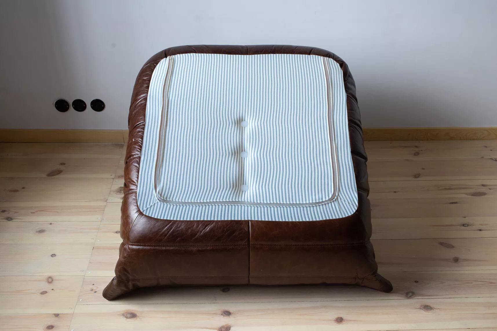 Fotel wypoczynkowy Togo z podnóżkiem, skóra brązowa dark shiny - 52008