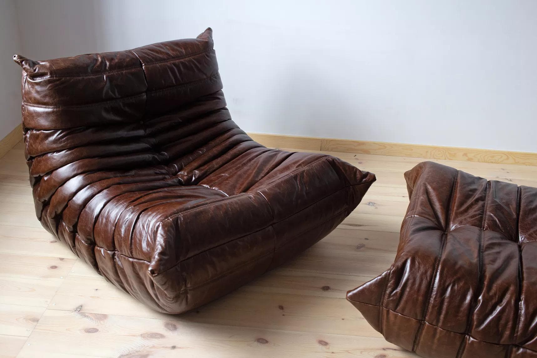 Fotel wypoczynkowy Togo z podnóżkiem, skóra brązowa dark shiny - 52004