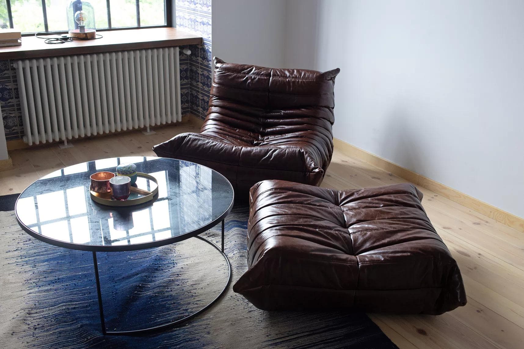 Fotel wypoczynkowy Togo z podnóżkiem, skóra brązowa dark shiny - 51999