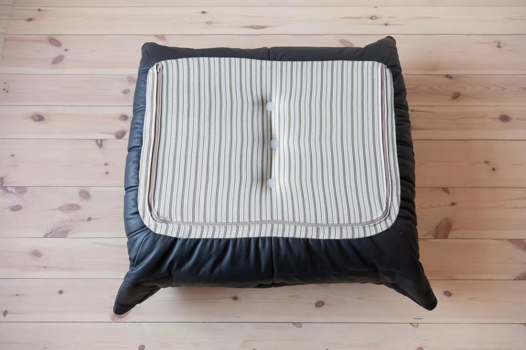 Fotel wypoczynkowy Togo z podnóżkiem, skóra czarna madras - 51984