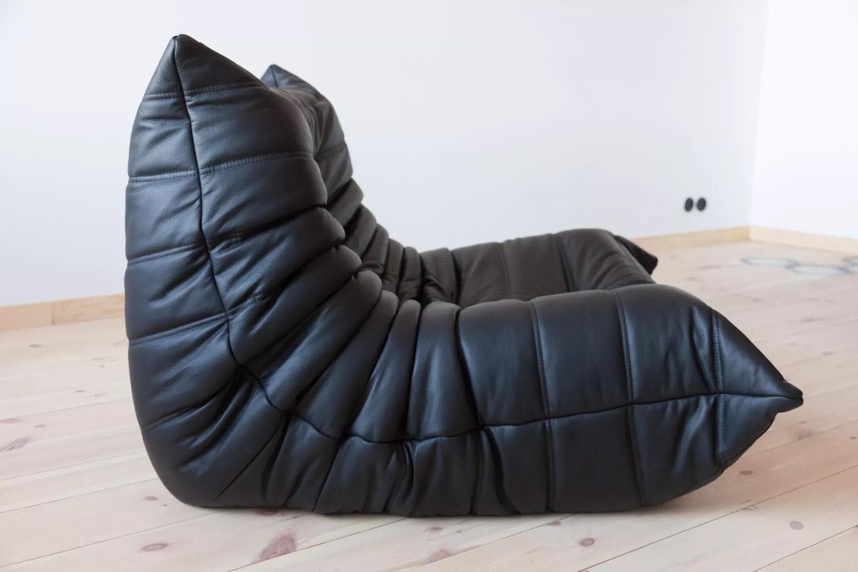 Fotel wypoczynkowy Togo z podnóżkiem, skóra czarna madras - 51988