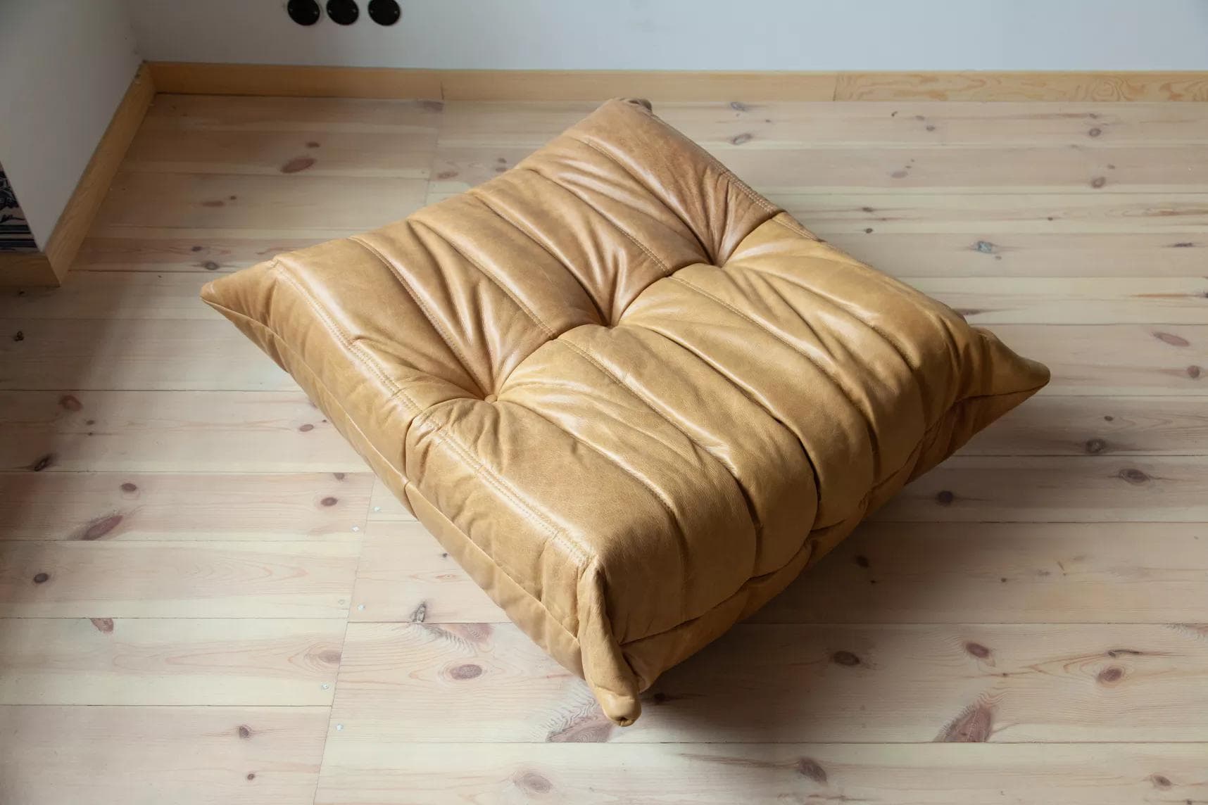 Fotel wypoczynkowy Togo z podnóżkiem, skóra brązowa camel - 51966