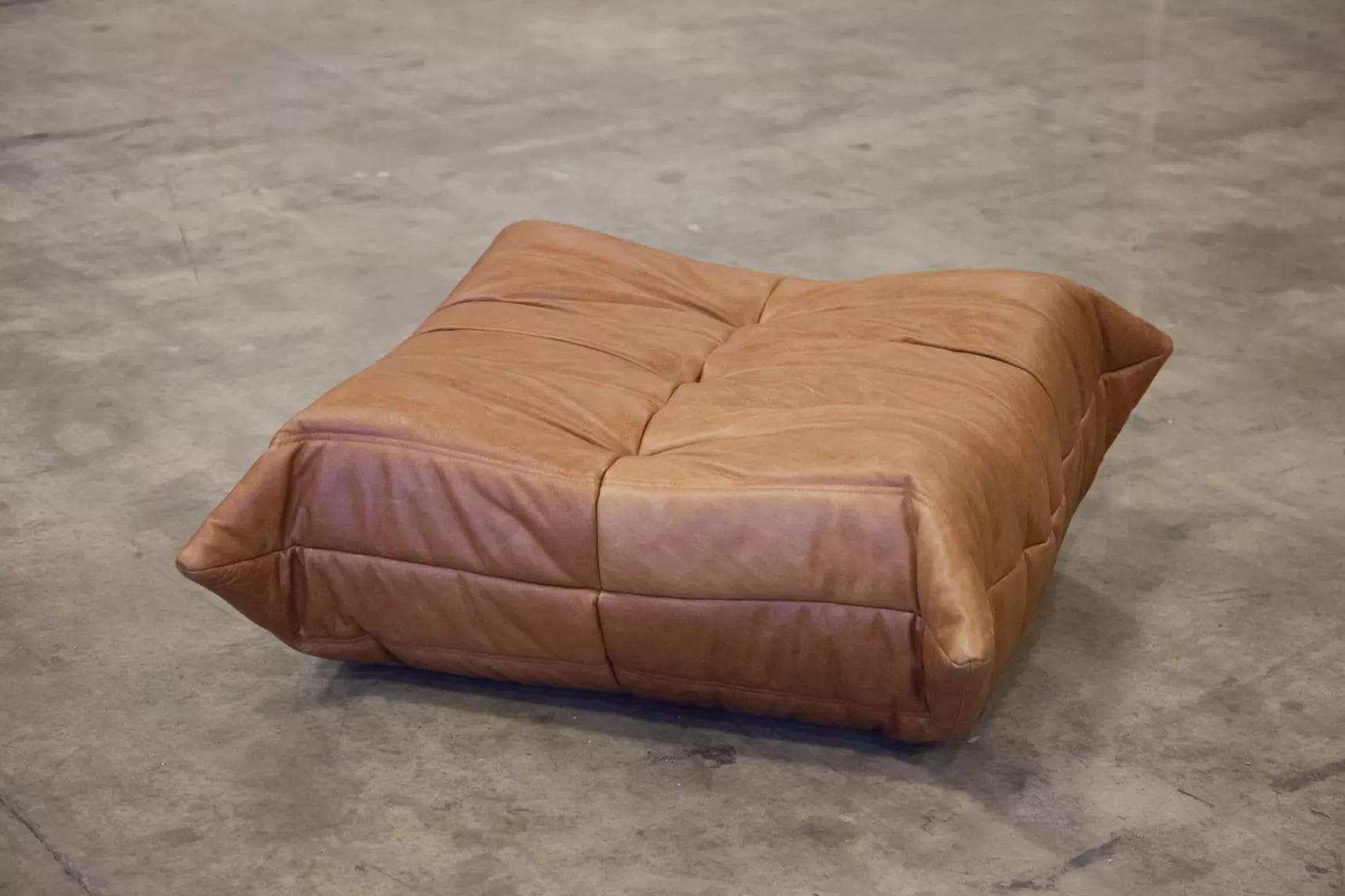 Fotel wypoczynkowy Togo z podnóżkiem, skóra brązowa tobacco - 51941