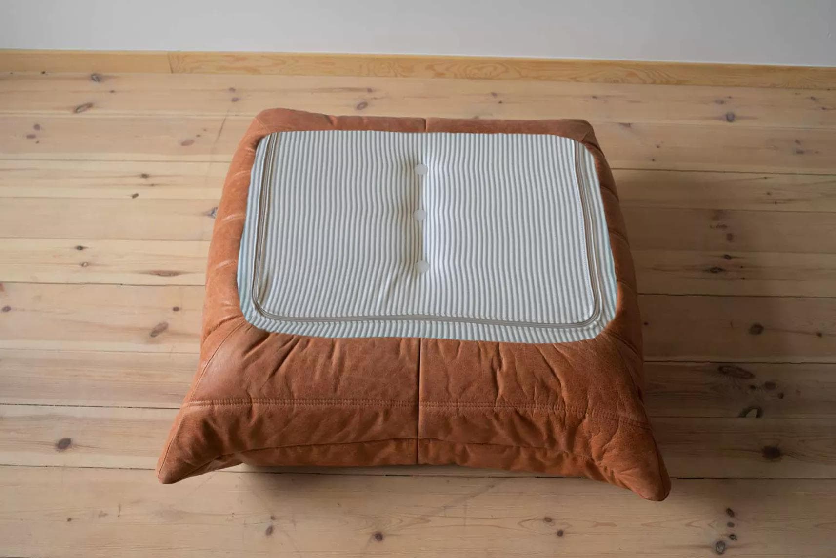 Podnóżek Togo, skóra brązowa peach - 51761