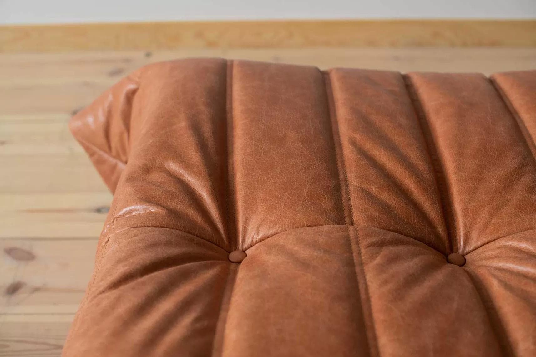 Podnóżek Togo, skóra brązowa peach - 51759