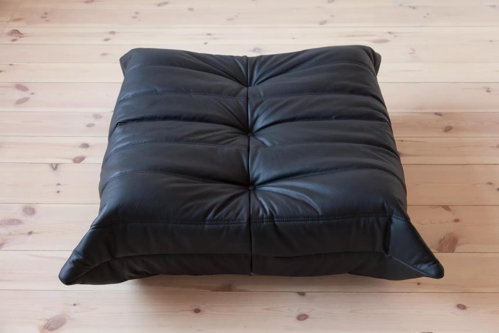 Podnóżek Togo, skóra czarna madras - 51743