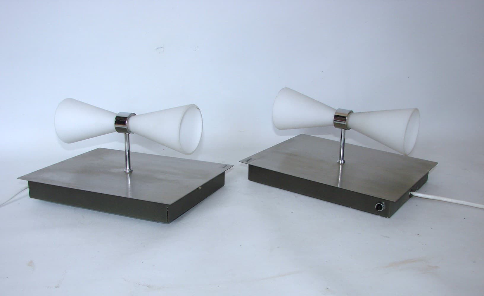 Para kinkietów HERSTAL Modern, srebrny, stal szczotkowana, szkło satynowe, lata 2000 - 52280