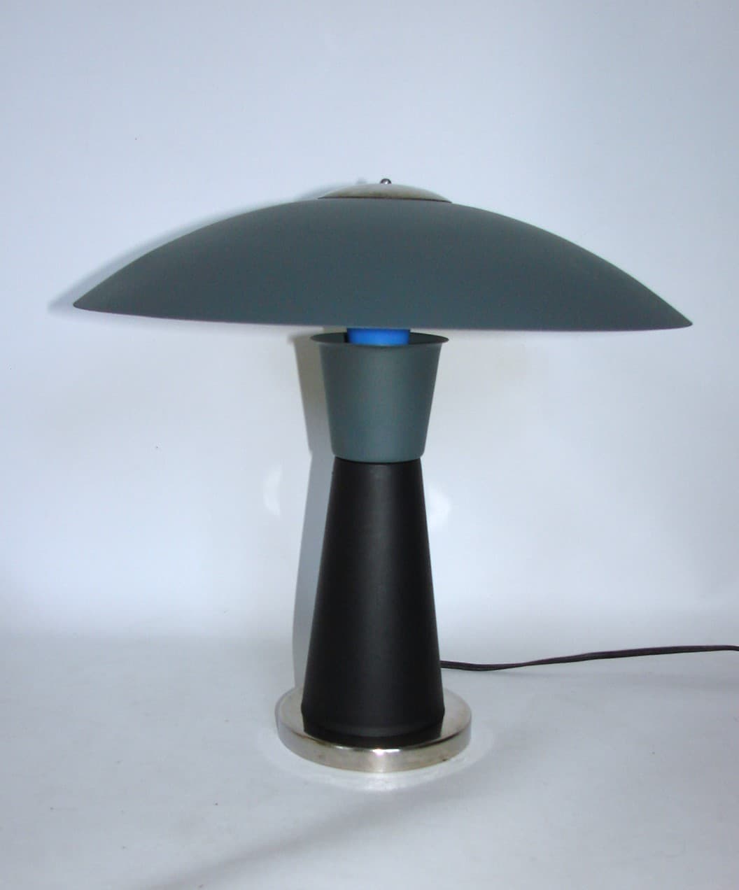 Lampa stołowa, szara, metal, Polska, lata 60. - 52292