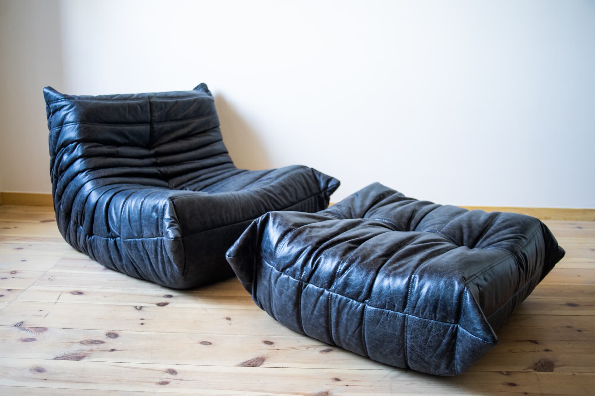 Fotel wypoczynkowy Togo z podnóżkiem, skóra czarna dubai - 165023