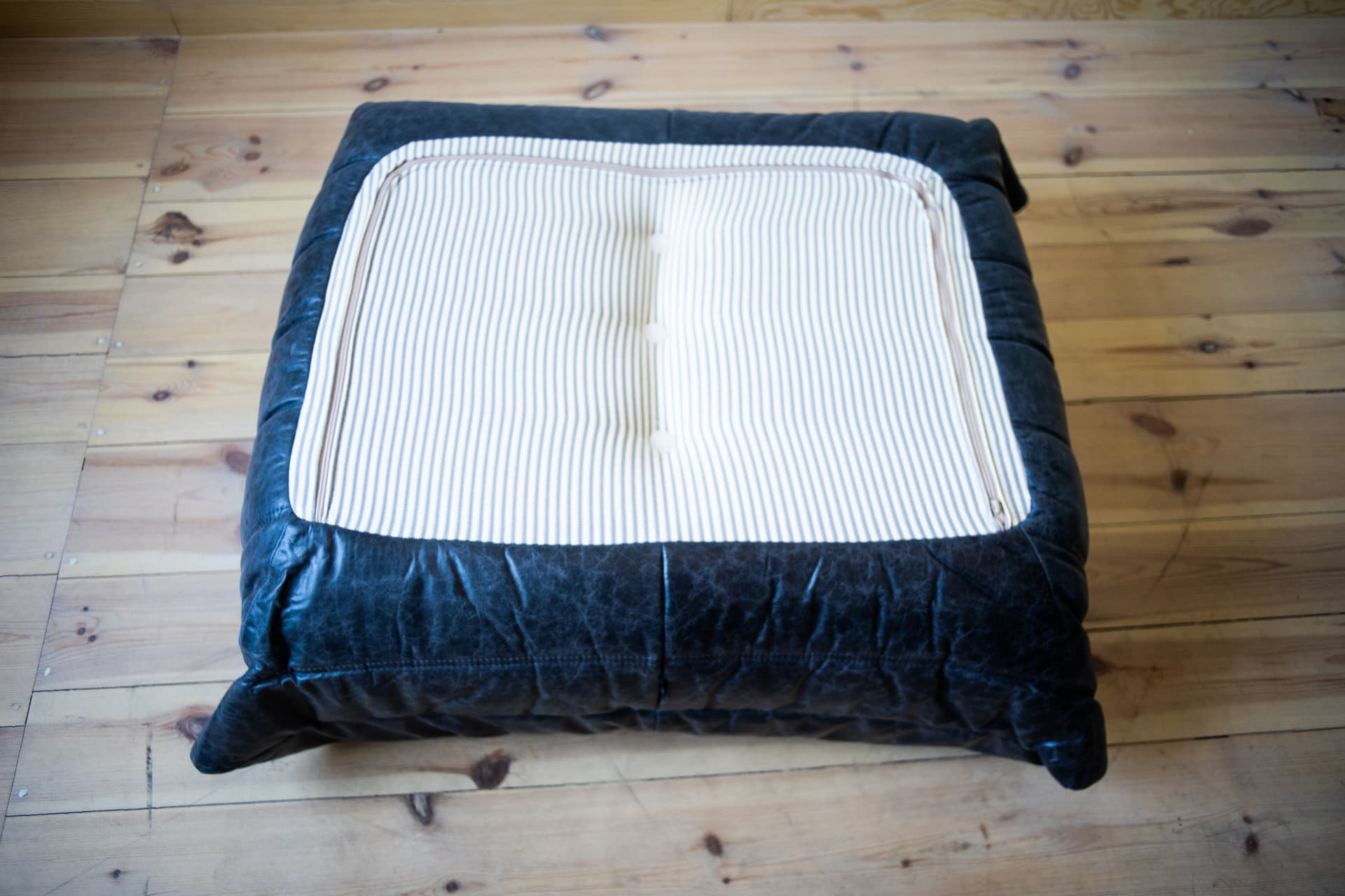 Fotel wypoczynkowy Togo z podnóżkiem, skóra czarna dubai - 165022