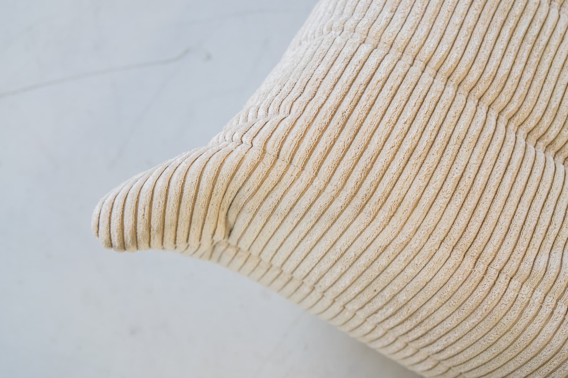 Fotel wypoczynkowy Togo z podnóżkiem, cord beżowy - 52567