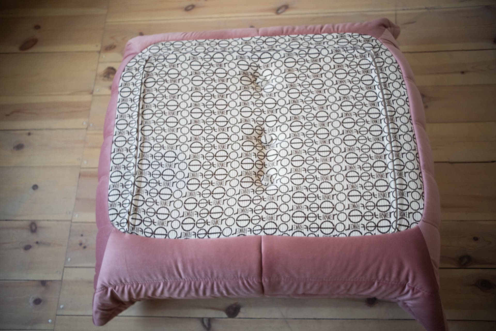 Podnóżek Togo, velvet perłowy róż - 52540