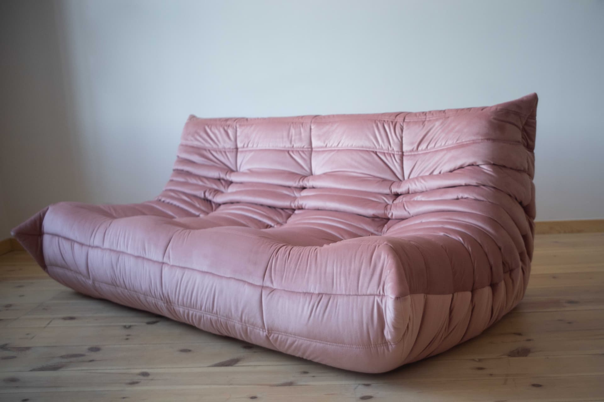 Sofa Togo trzyosobowa, velvet perłowy róż - 391013