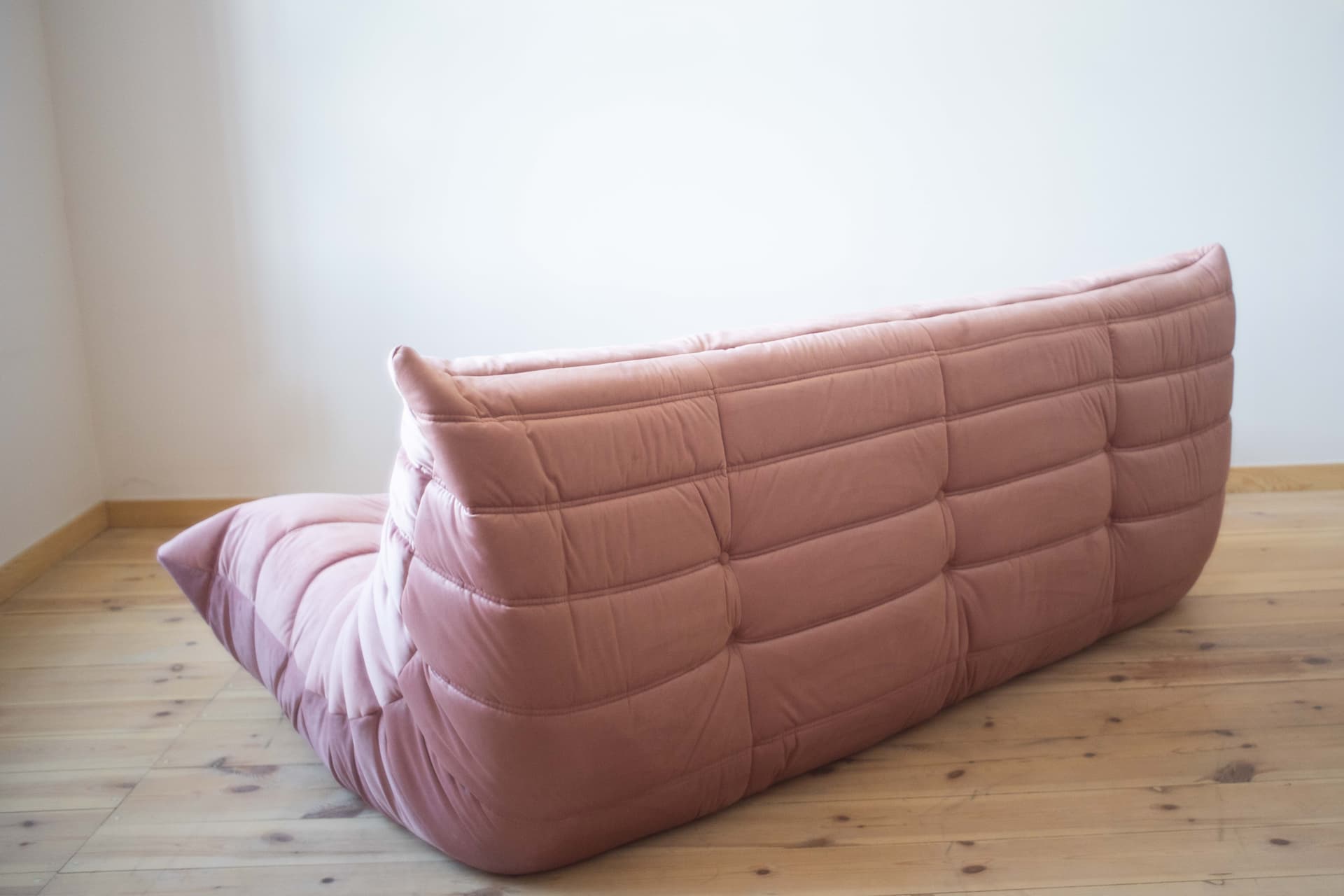 Sofa Togo trzyosobowa, velvet perłowy róż - 391018