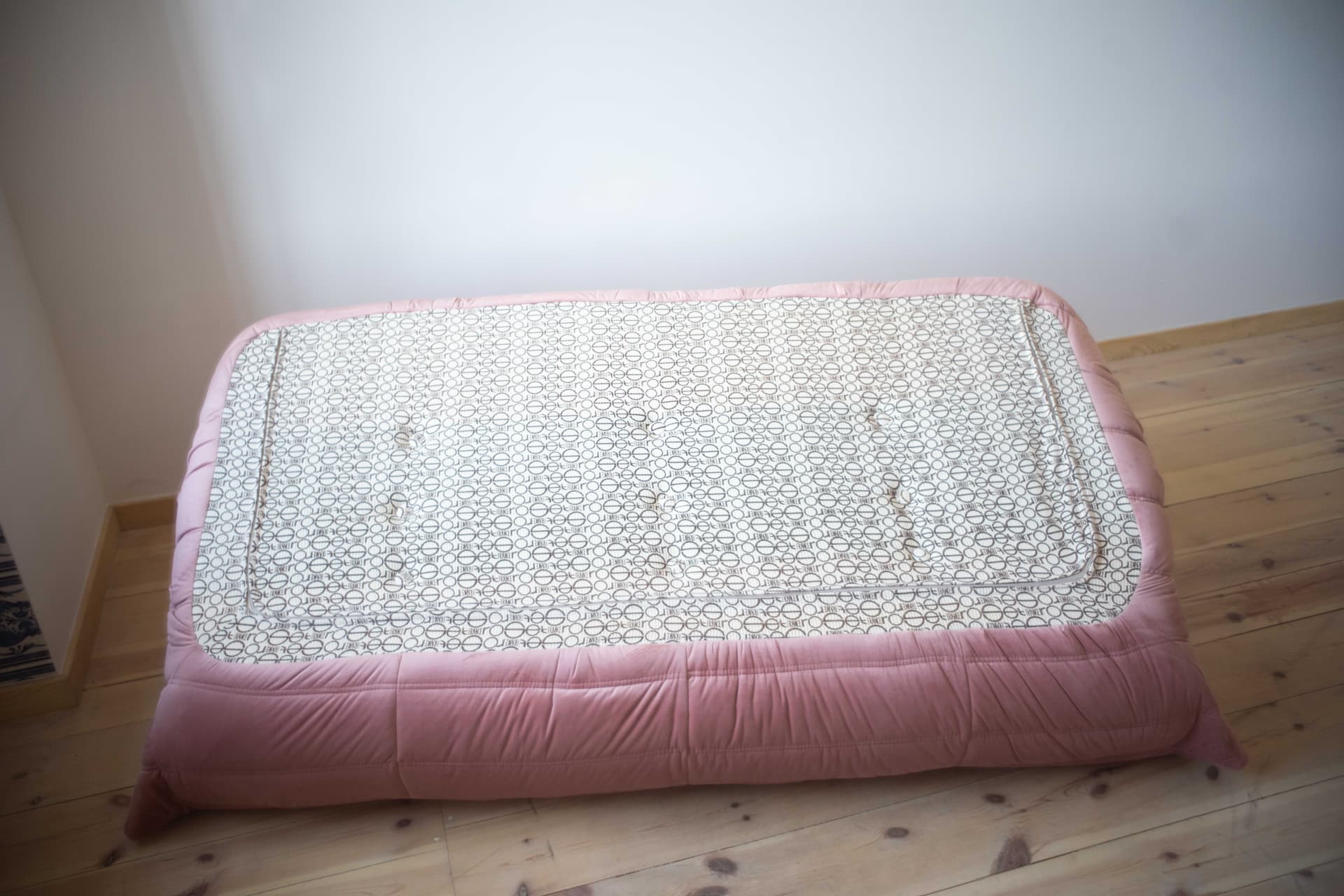 Sofa Togo trzyosobowa, velvet perłowy róż - 391023