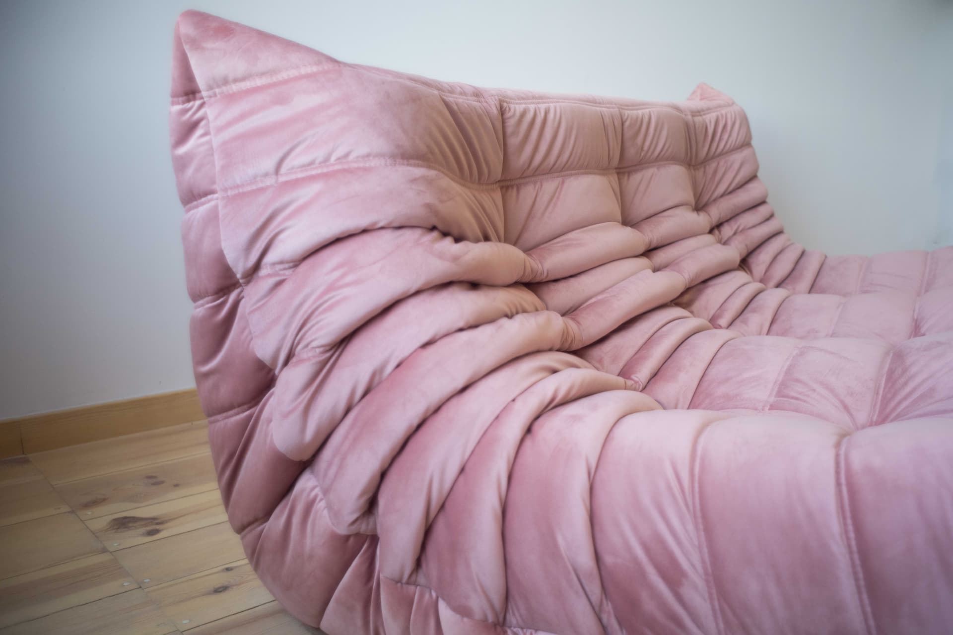 Sofa Togo trzyosobowa, velvet perłowy róż - 391012