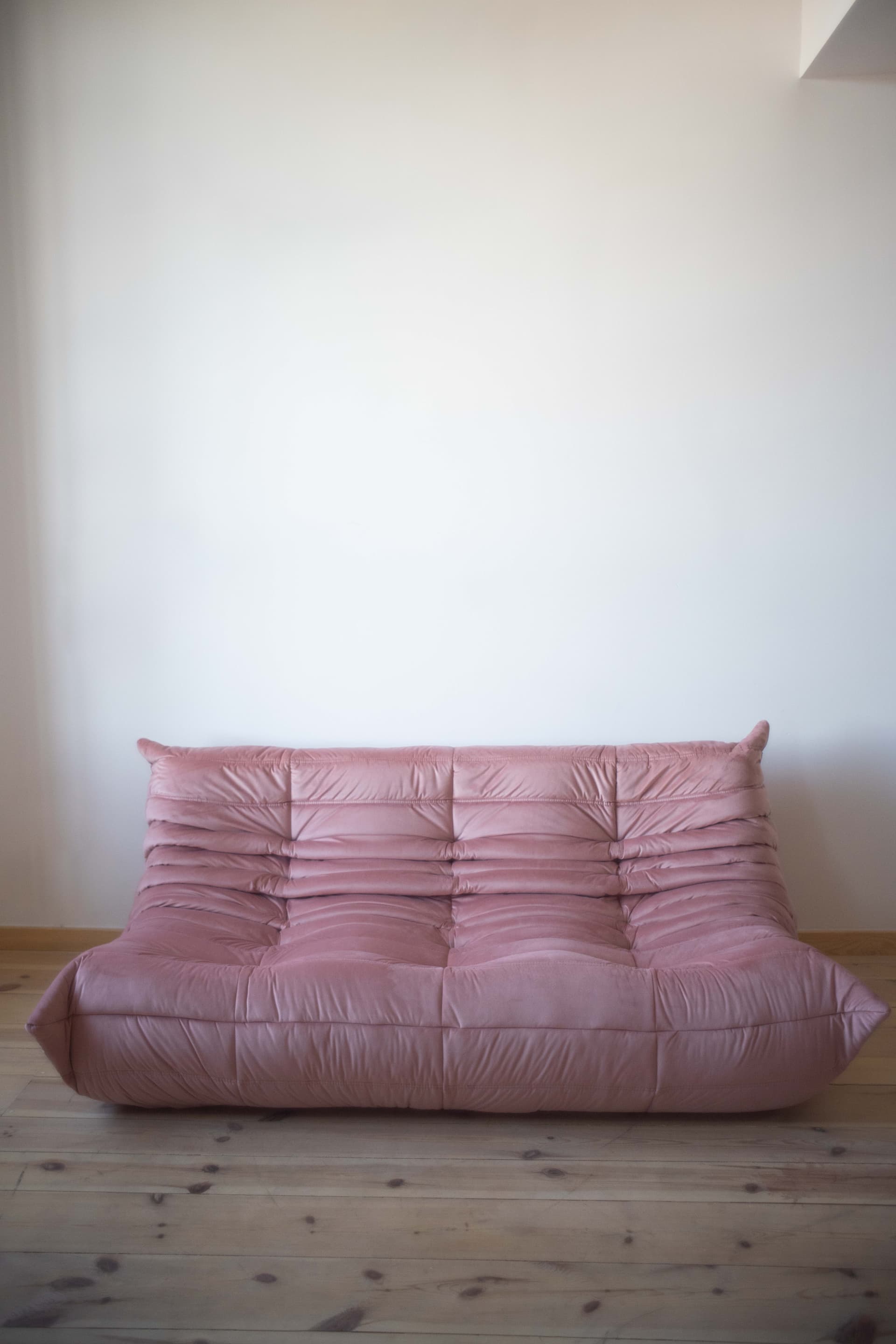 Sofa Togo trzyosobowa, velvet perłowy róż - 391011