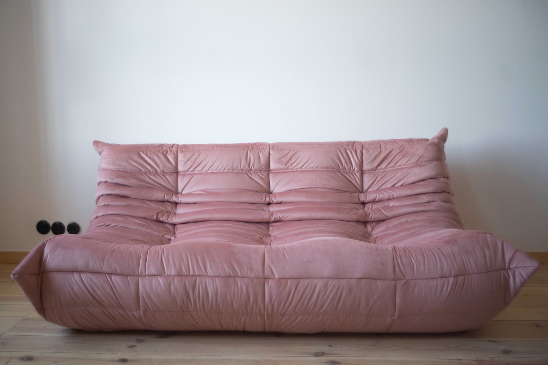 Sofa Togo trzyosobowa, velvet perłowy róż - 391014