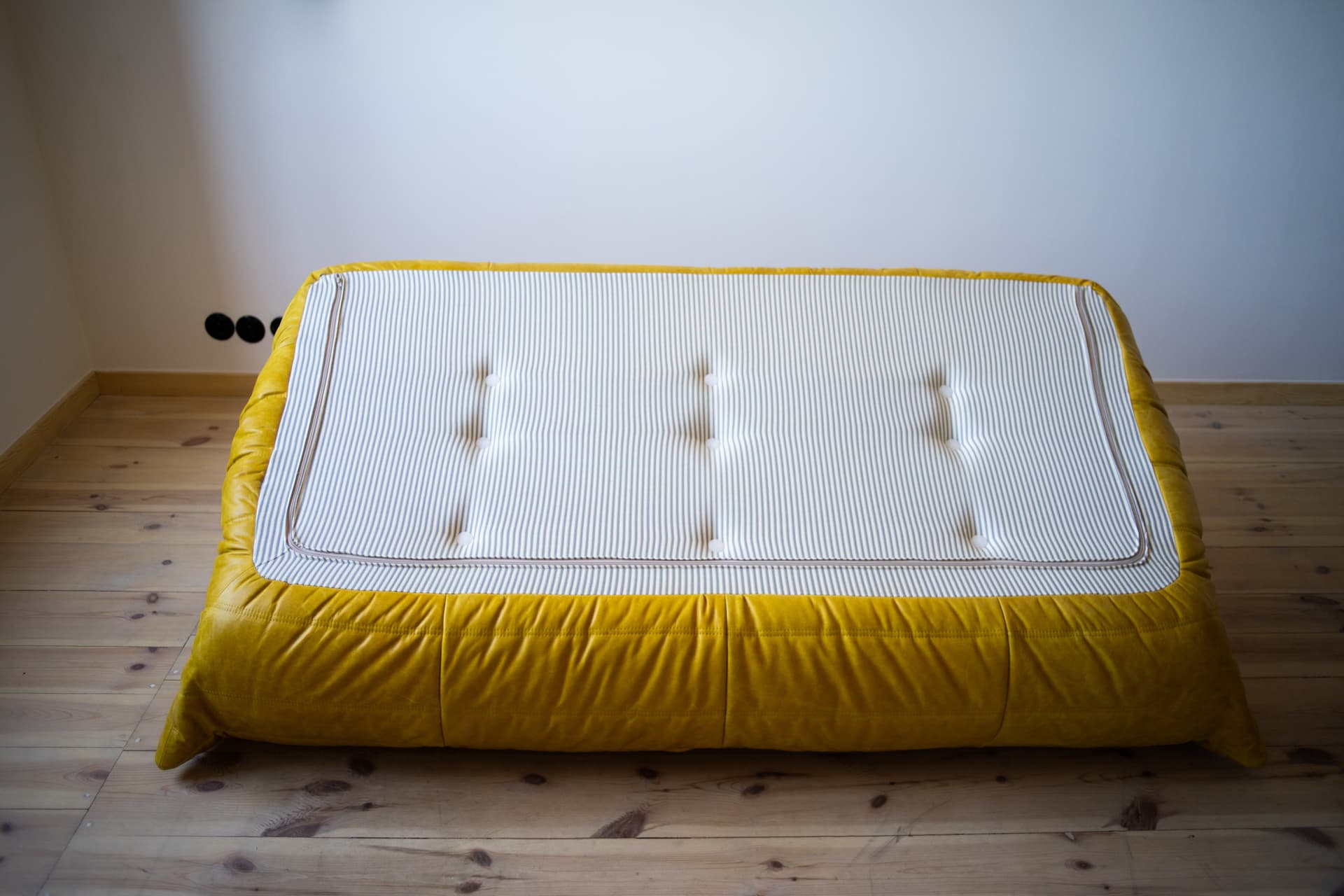 Sofa Togo trzyosobowa, skóra żółta dubai - 165268