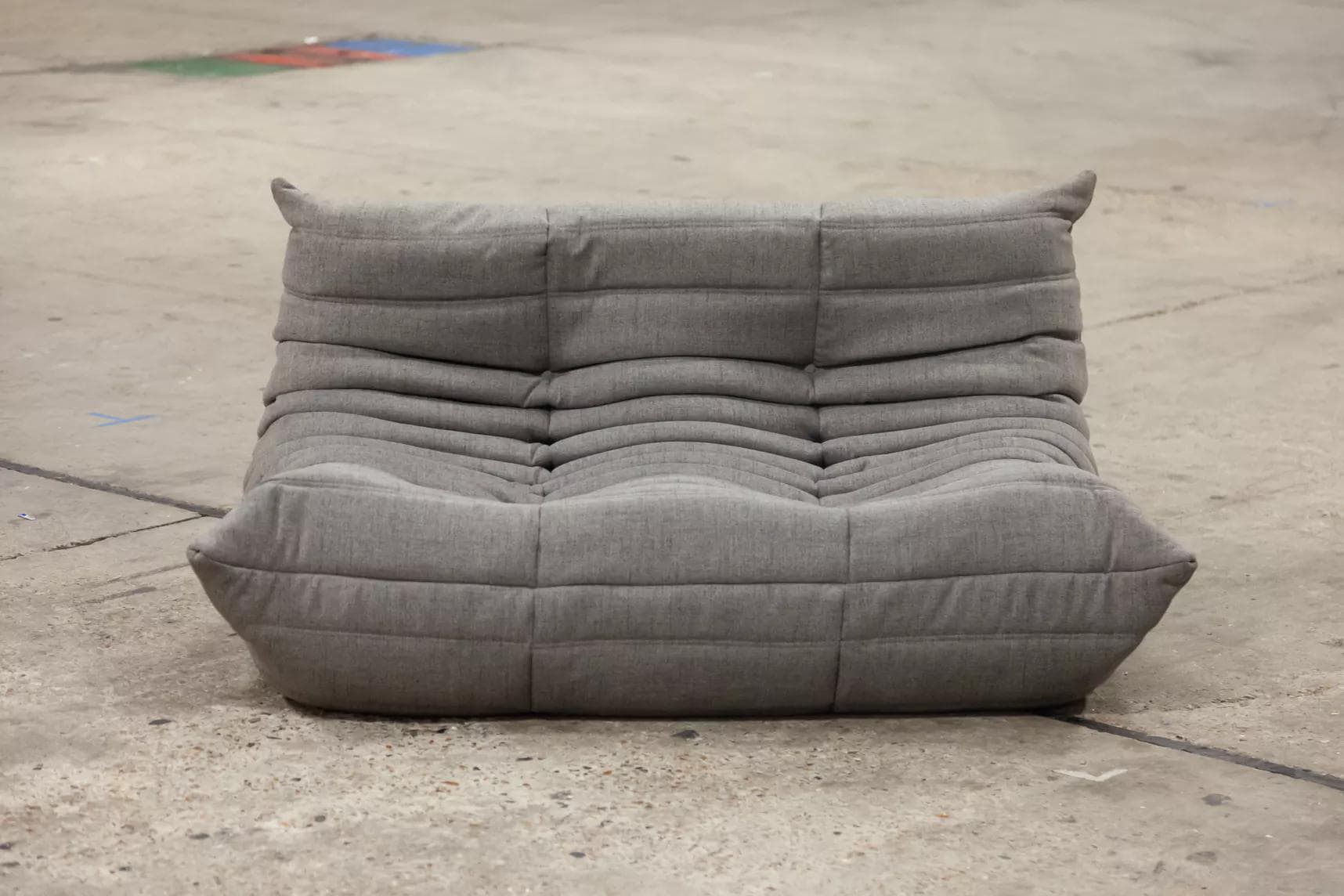 Sofa Togo dwuosobowa, tekstylia ciepły szary - 165137