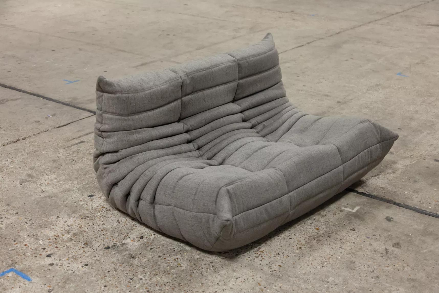 Sofa Togo dwuosobowa, tekstylia ciepły szary - 165136
