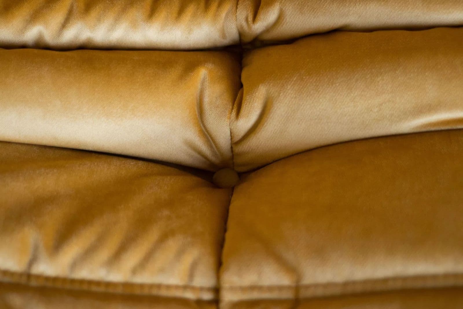 Sofa Togo dwuosobowa, velvet złoty - 391000