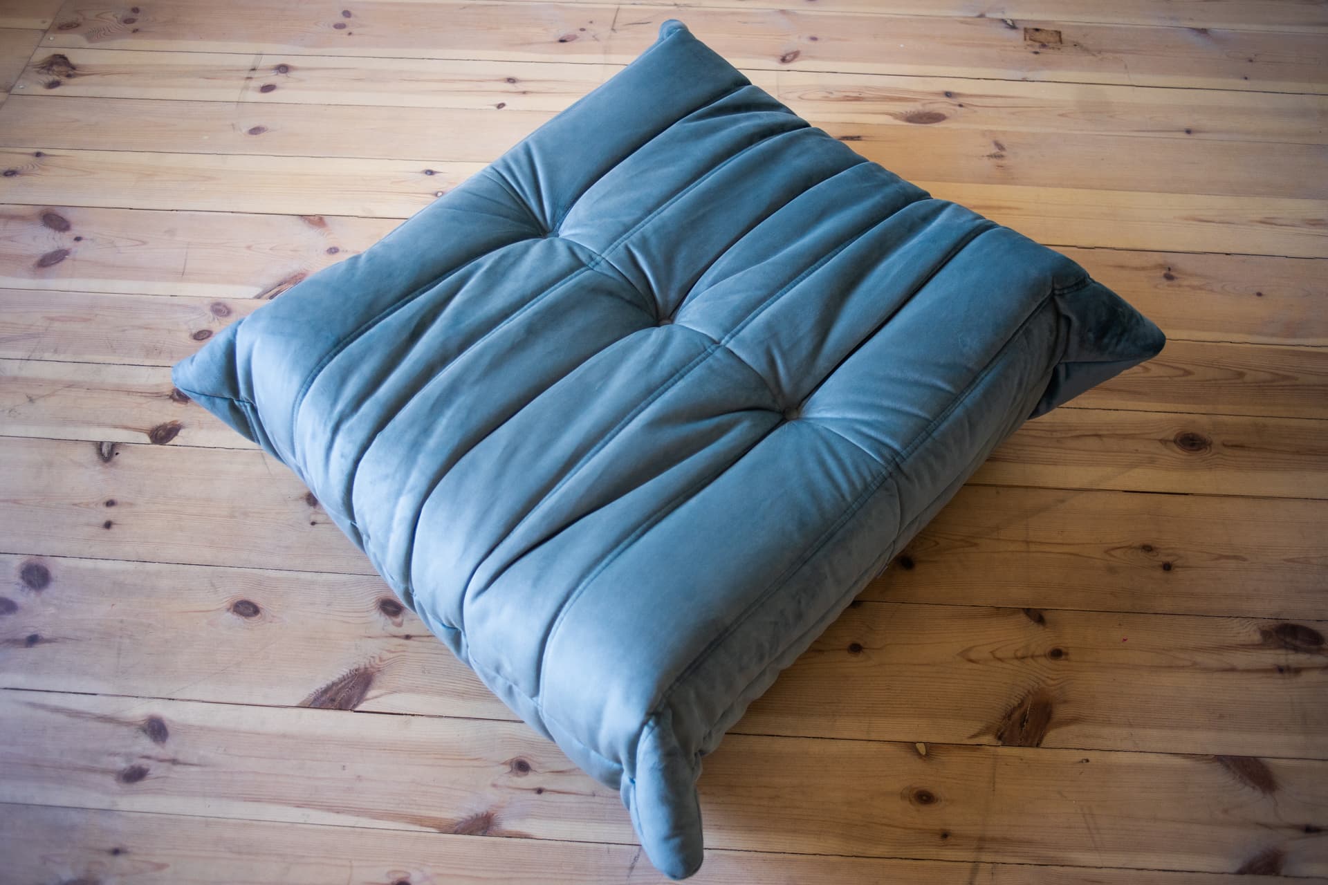 Podnóżek Togo, velvet błękitny lazur - 165630