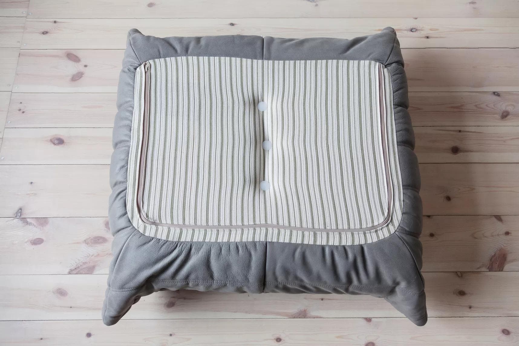 Podnóżek Togo, skóra szara madras - 165604