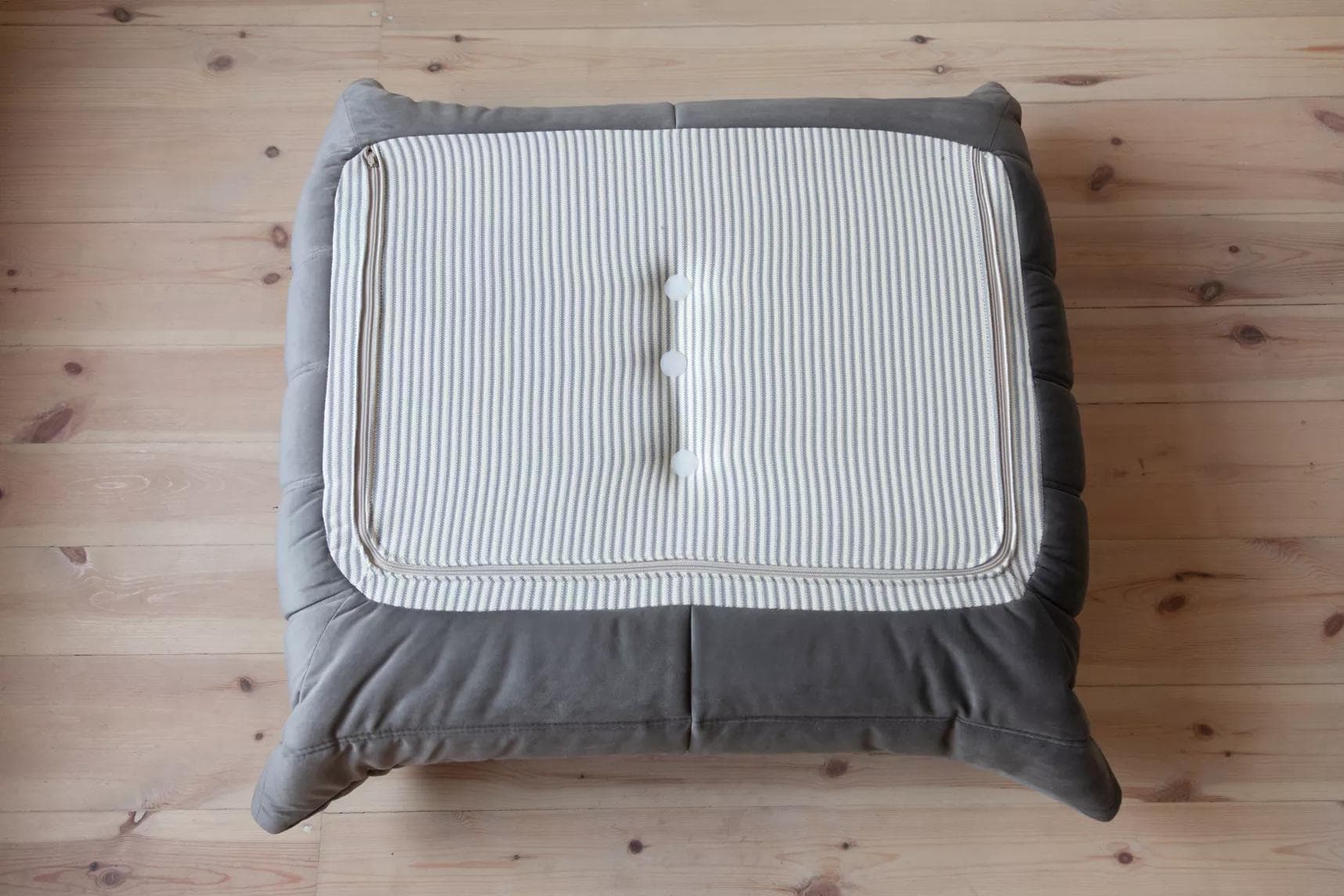 Podnóżek Togo, velvet szary srebrny - 165943